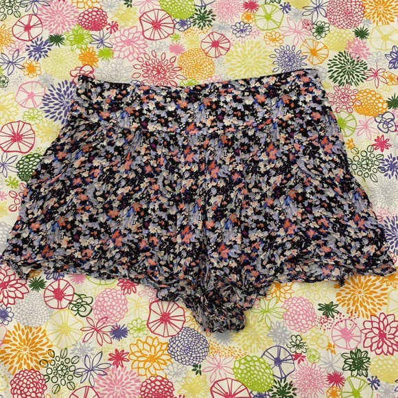 Flowy shorts with pockets (2 for 20$ or 3 for 30$) - Picture 2 of 3